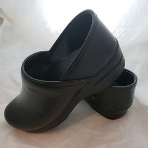 DANSKO BLACK SMOOTH LEATHER CLOG WOMENS SIZE 8